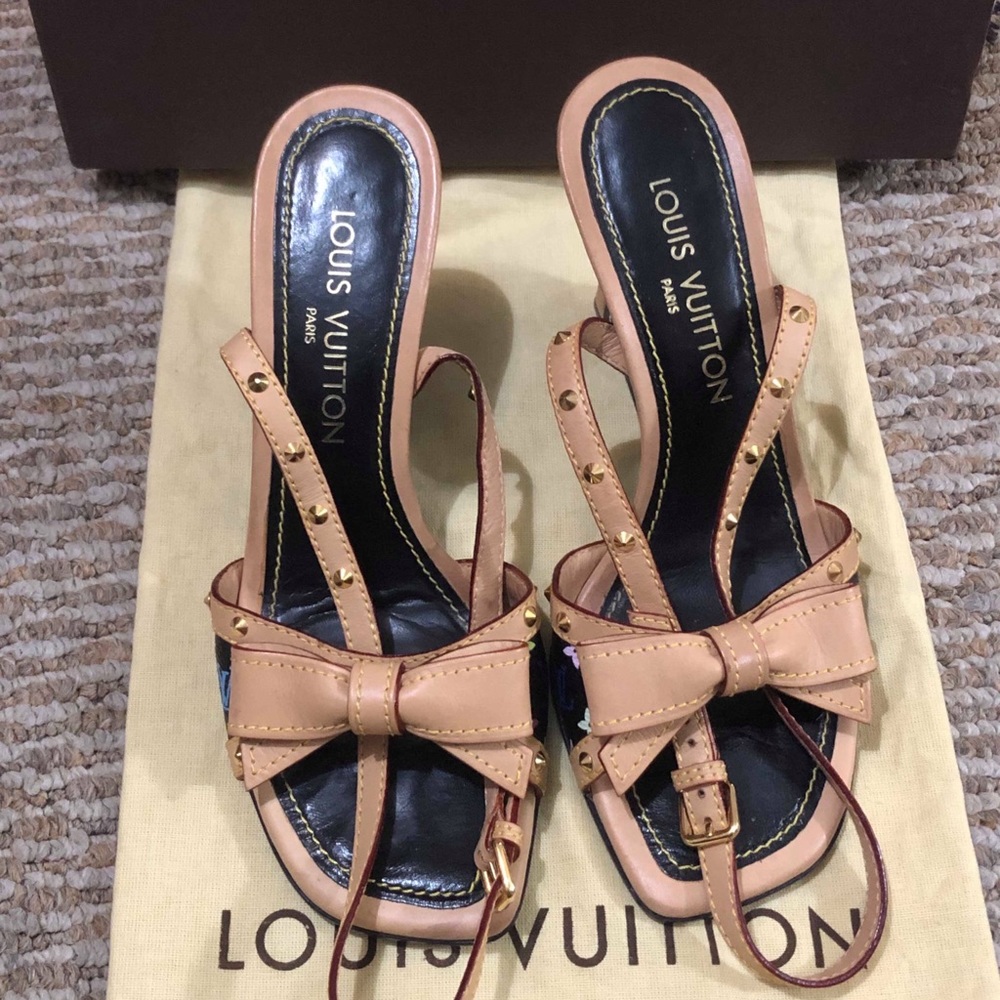 Multicolored sandals